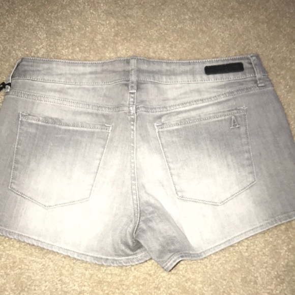 Articles of Society Grey Jean Shorts (87)(*) - Picture 5 of 5